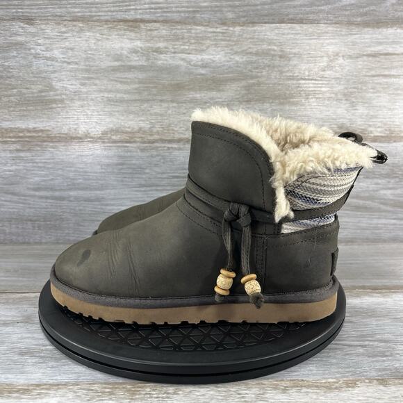 UGG Women’s Auburn Serape Water-resistant Gray Leather Short Boots Size 6 - Picture 1 of 9